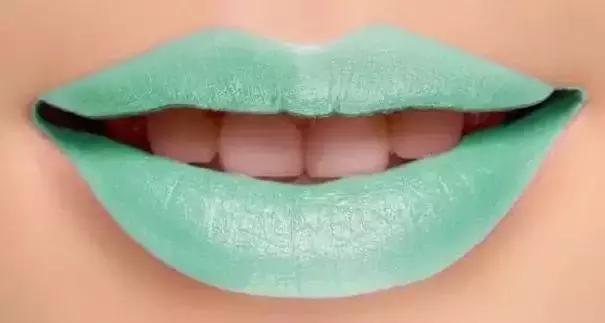 直男选口红？能笑一百年的灾难现场！说，你男人中招没？