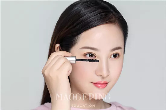 日常简单又好看的妆容应该怎么画,超简单的妆步骤