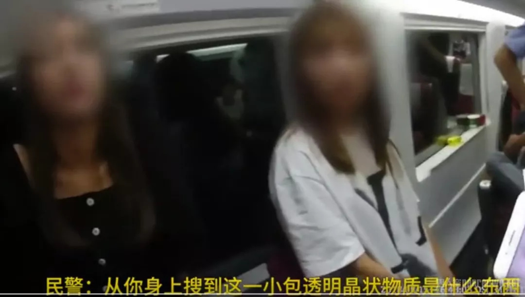 吸毒男,男子在高铁吸毒