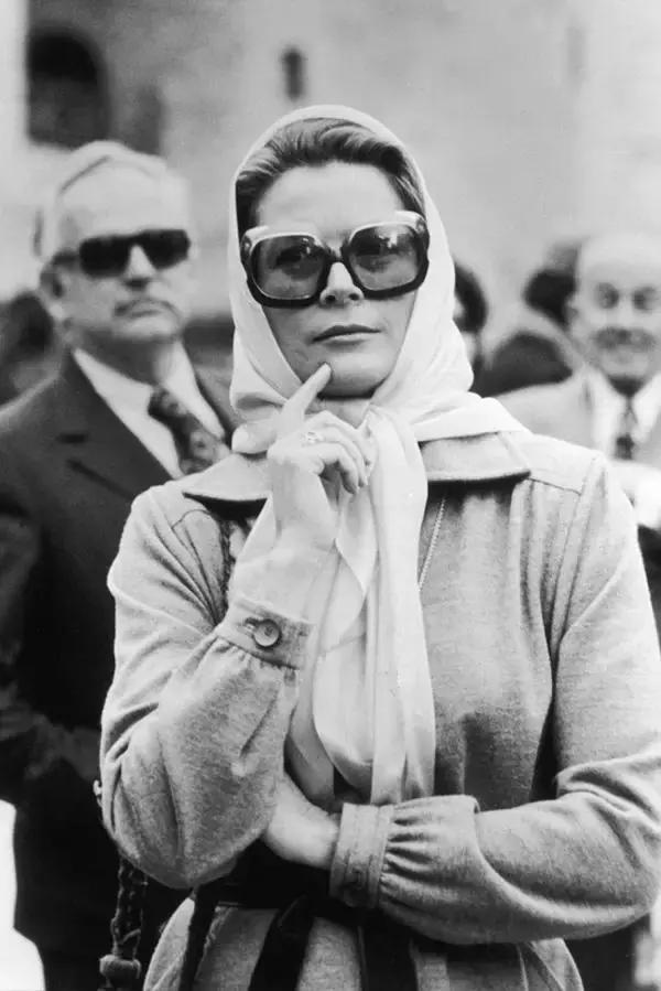 一个女人的品味好不好，要看她会不会玩丝巾！