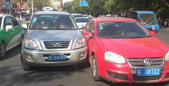 对方全责刮蹭走保险还是私了划算,车被刮了对方想私了如何索要赔偿