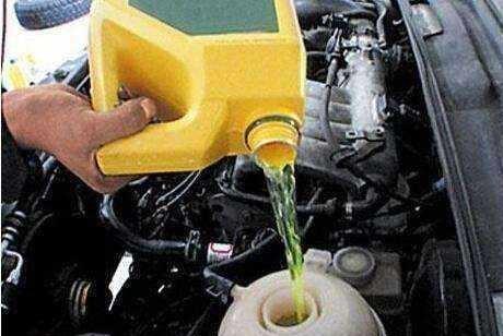 汽车防冻液到底能不能加水？很多人没搞懂！