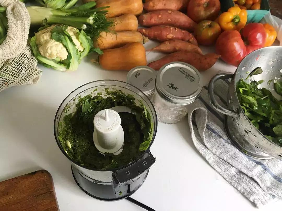 90后女孩践行零垃圾生活，四年产生的垃圾一个玻璃瓶就能装下……