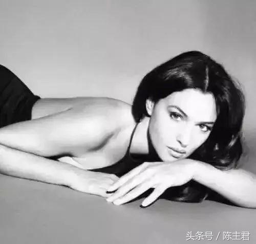 她是全球公认的最性感女神，“裸露”却不情色的人间*物尤**！