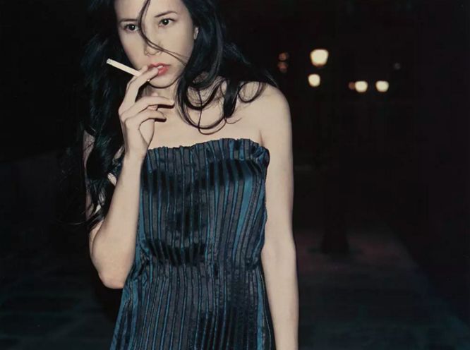 全裸拍写真，还撩倒过周星驰，48岁的她性感炸了！