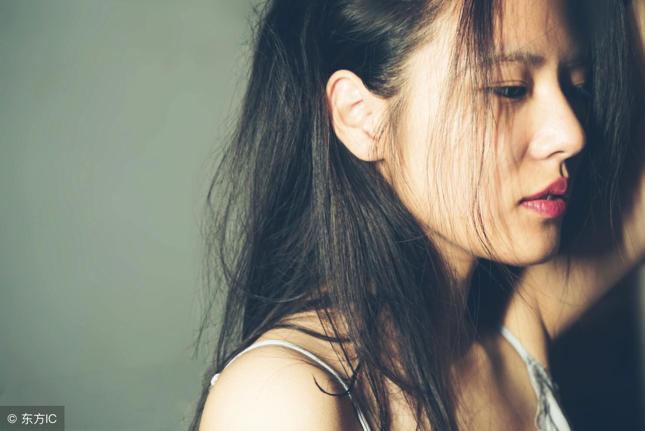 女性腹部游走性疼痛,女性生理性疼痛会提前多久