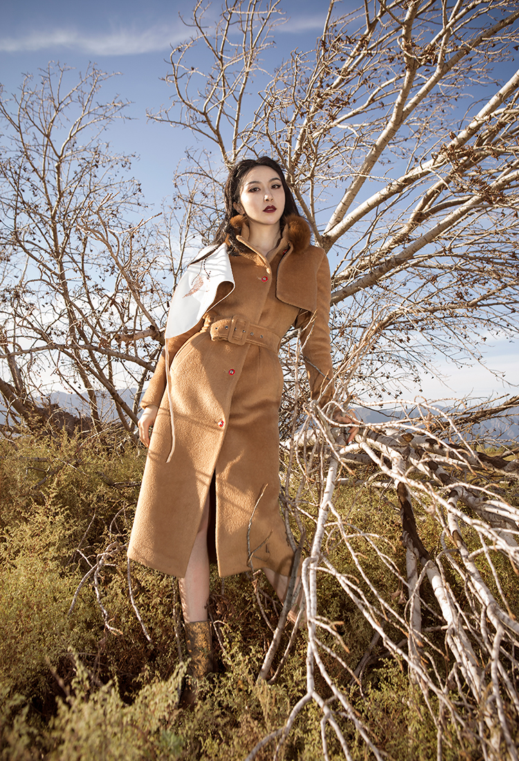 黑色羊羔毛皮衣怎么搭配才显高级,狐狸毛皮草搭配卫衣