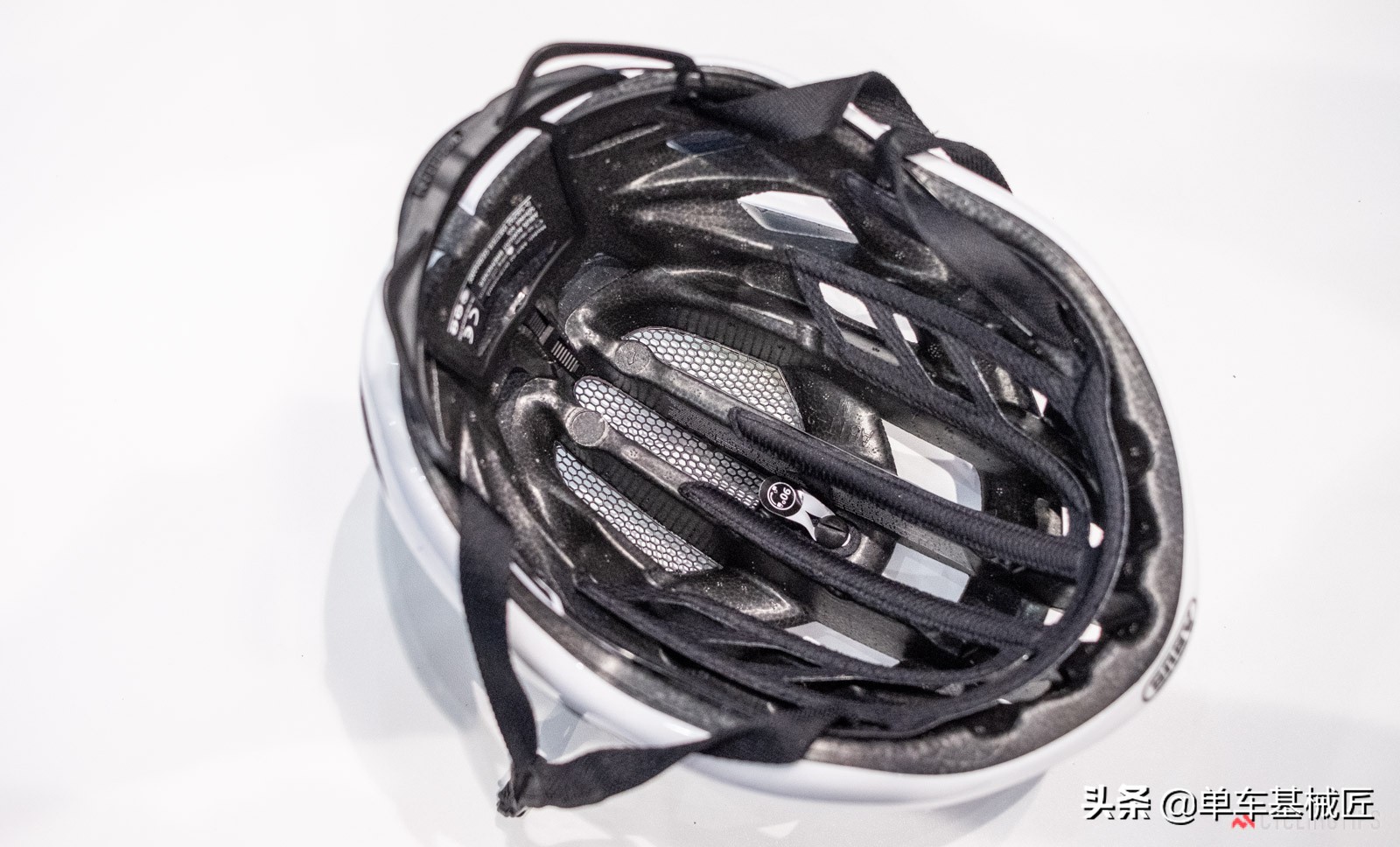 这是飞机，这是鸟……不，这是一个无压迫感的自行车车座