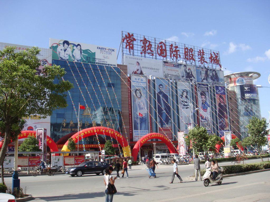 现在的服装市场怎么样,现今服装实体店出路在哪里