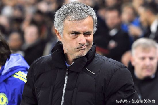 足球场上的神奇替补：我上来就能进球你能把我咋的？