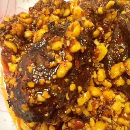 一天卖200个兔头,一天卖出1000只鸡