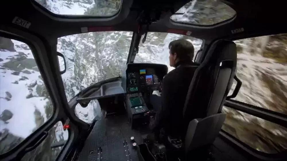 汤姆克鲁斯壮志凌云摩托车,汤姆克鲁斯开飞机