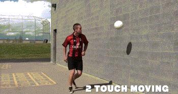 足球短距离球教学,在家就能练的足球技巧增加球感