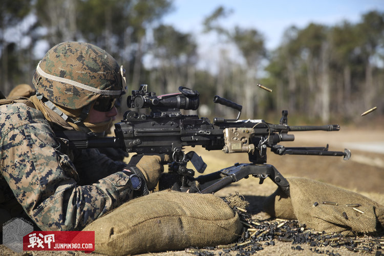 步枪手和机枪手,美国海军陆战队装备m27吗