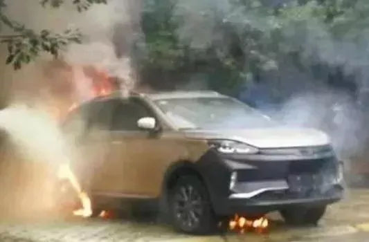 濂藉ソ鐨勮溅绐佺劧鎵撲笉璧风伀骞跺啋钃濈儫,濂藉ソ鐨勮溅鎬庝箞灏辩潃鐏簡