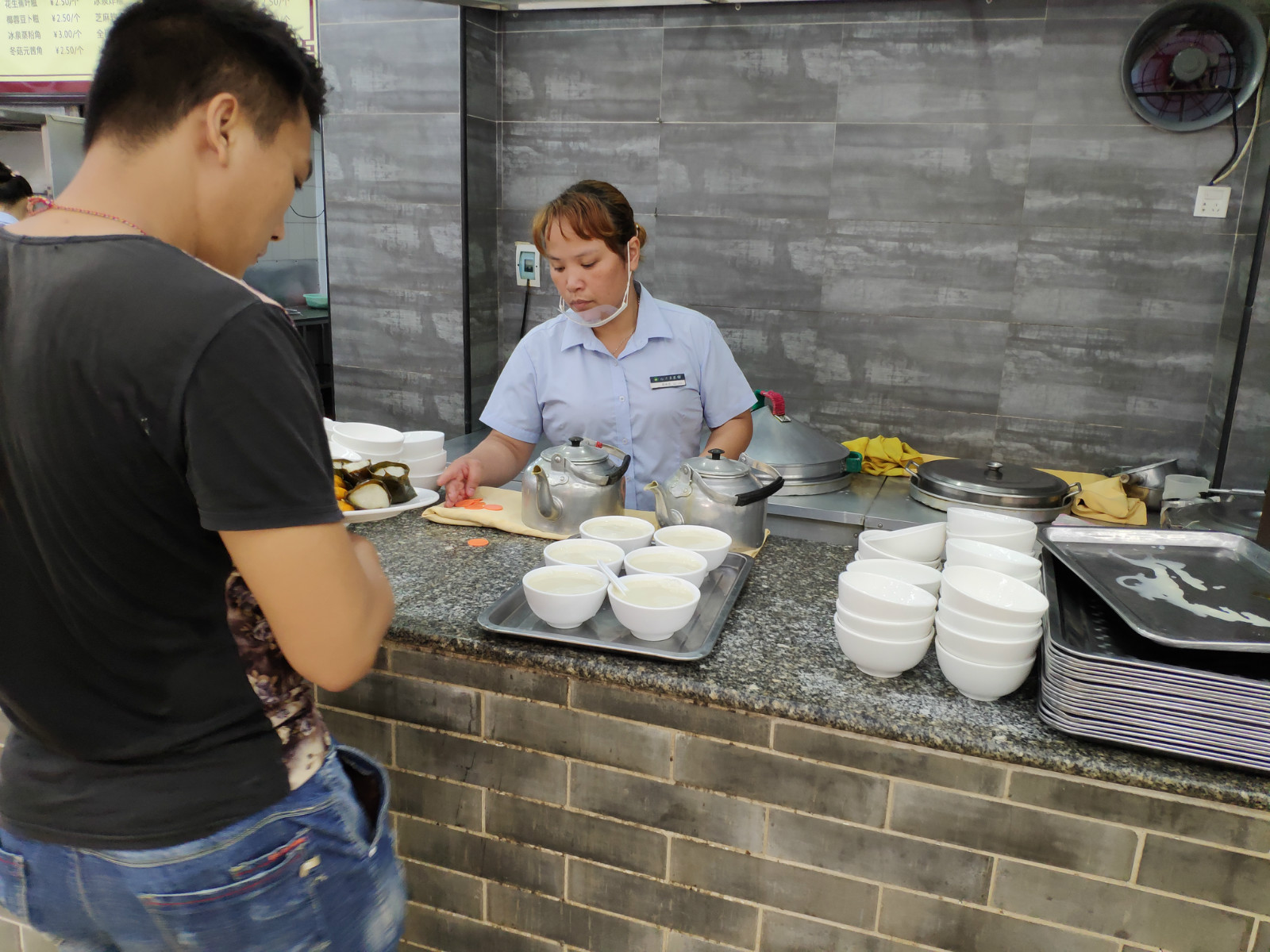 3小时广佛肇高速直达，去广西这个最广东的城市吃腐竹粉、喝冰泉