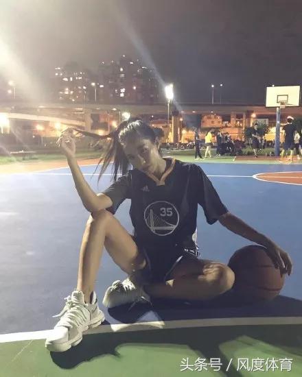 怎样穿球衣才不会怪怪的,怎么穿球衣不露腋下