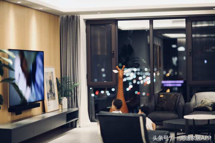 为了2个娃,我183㎡的家,没一个凸出来的柜门把手