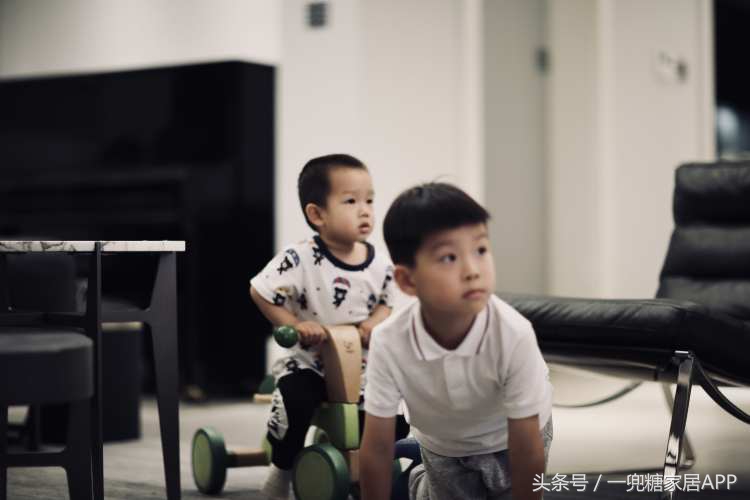 为了2个娃,我183㎡的家,没一个凸出来的柜门把手