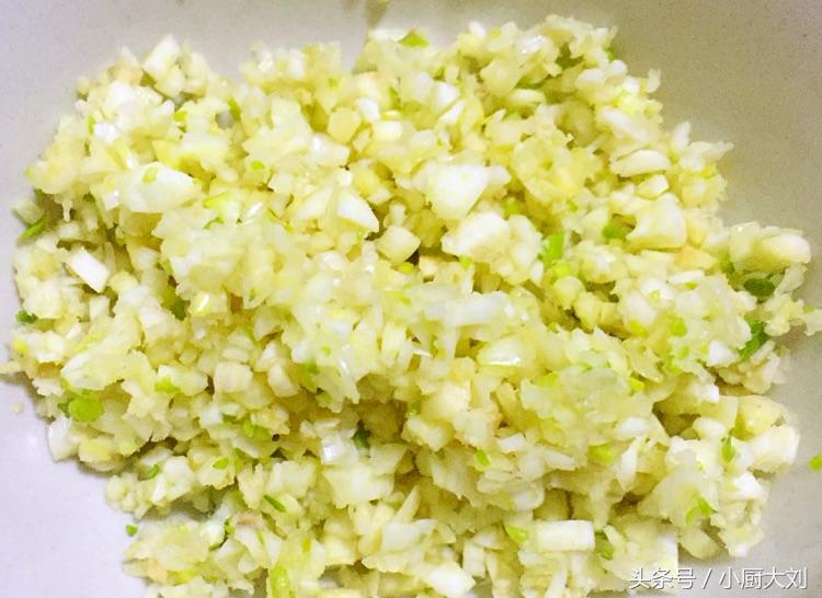 烤生蚝扇贝蛏子蒜蓉做法教程,蒜蓉烤生蚝扇贝唯美食不可辜负