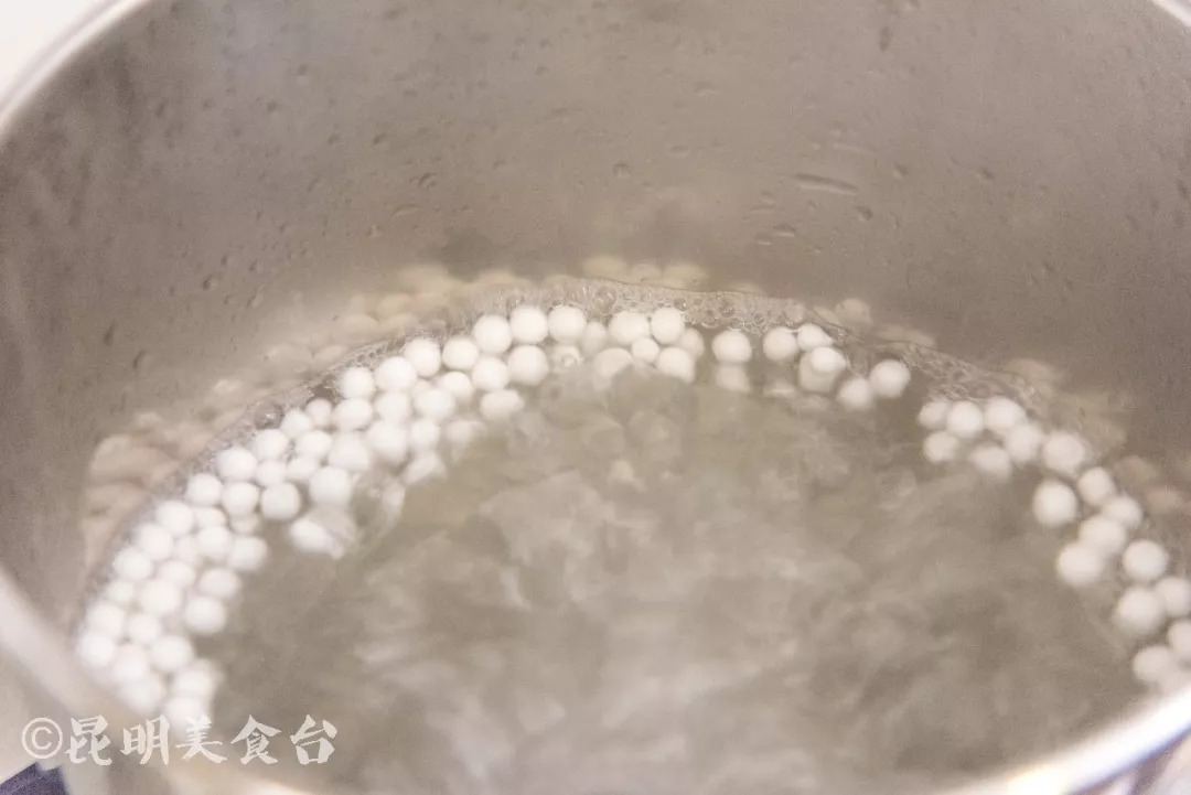 一天卖3万杯的奶茶,一天卖2000多杯奶茶