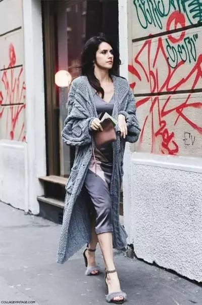 毛衣小香风外套怎么搭配最好看,杏色毛衣过膝长裙搭配什么外套