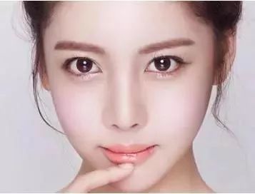 冬季嘴唇干裂起皮教你一招解决,春季嘴唇干裂起皮最快治好的方法