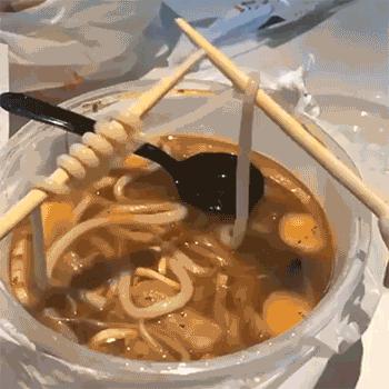 轻松一刻：这个不经意的小动作，可能毁了孩子一生