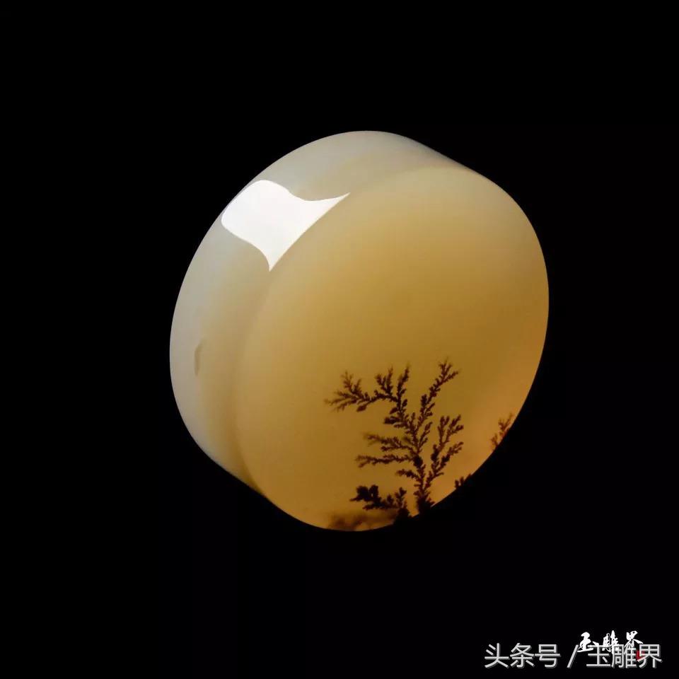 杂质被玉雕师用活，作品活了