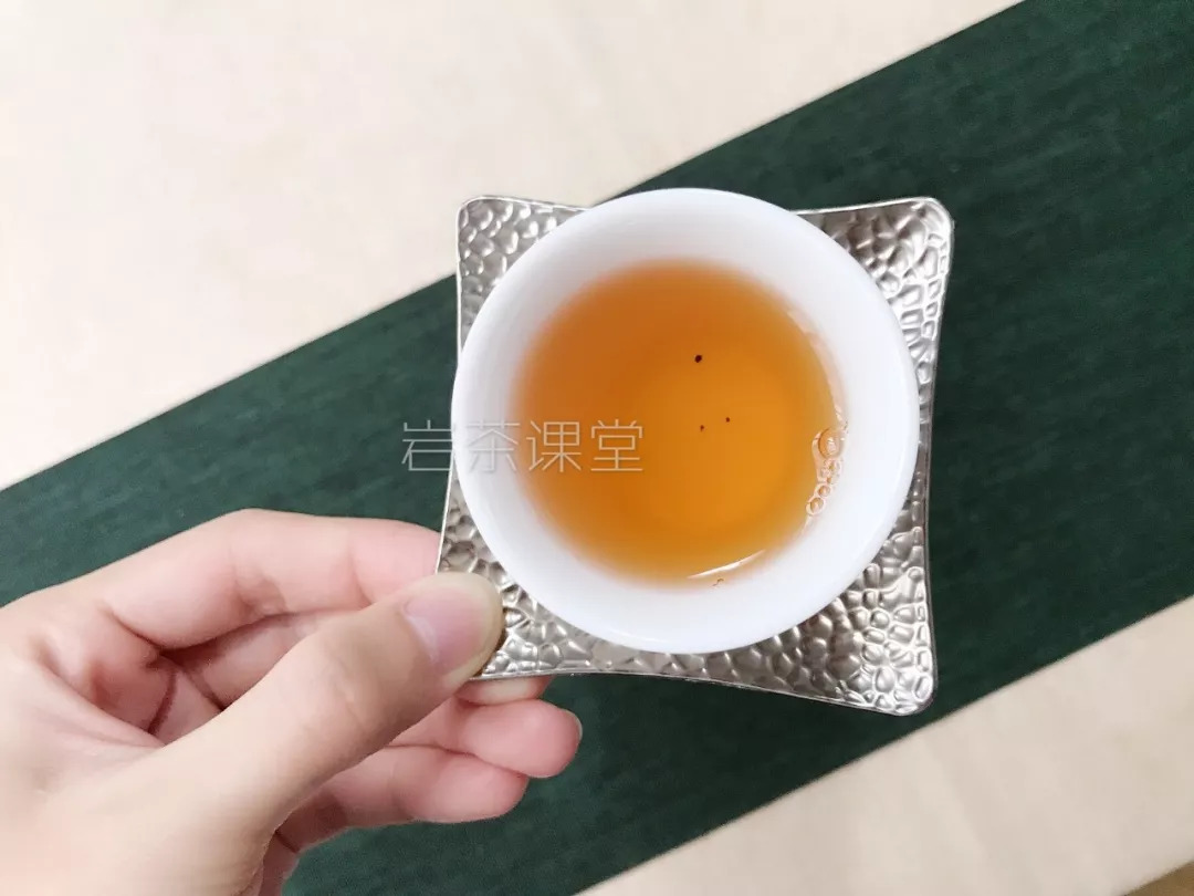 武夷岩茶新茶上市，四则故事讲述武夷岩茶大红袍水仙肉桂的变化！