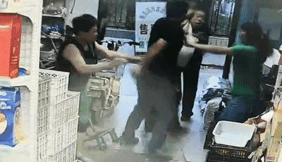 一个西瓜三条人命好吗,一个西瓜吃掉一半