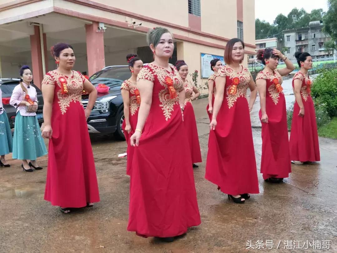 杨家镇安榄村外嫁姐妹回娘家聚会,雷州官茂村姐妹回娘家