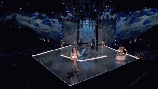 维密中国超模合集何穗,2018维密秀刘雯何穗组团霸气开秀