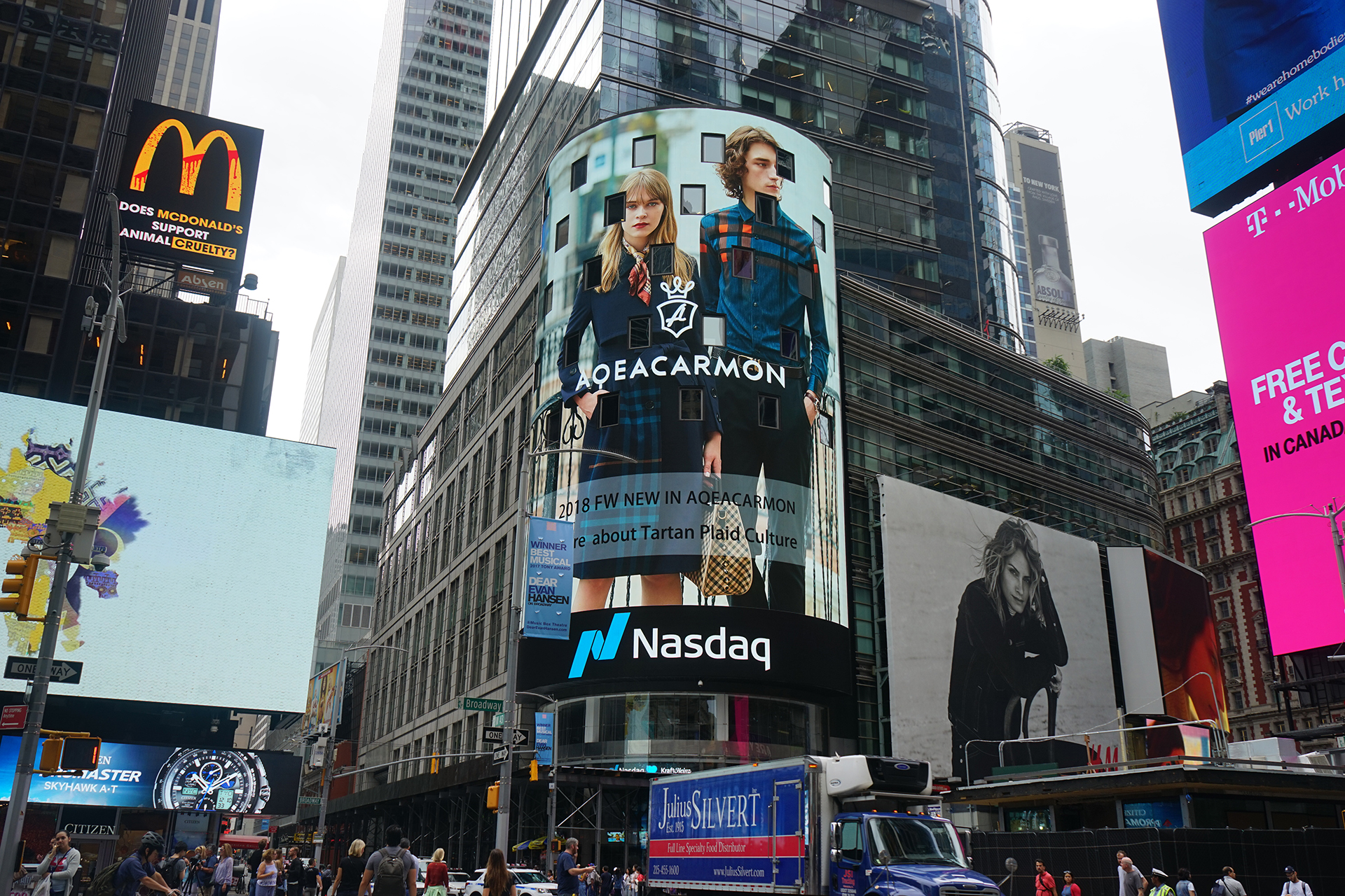雅格上美亮相纽约时代广场，向世界呈现方格文化的更多表达方式！