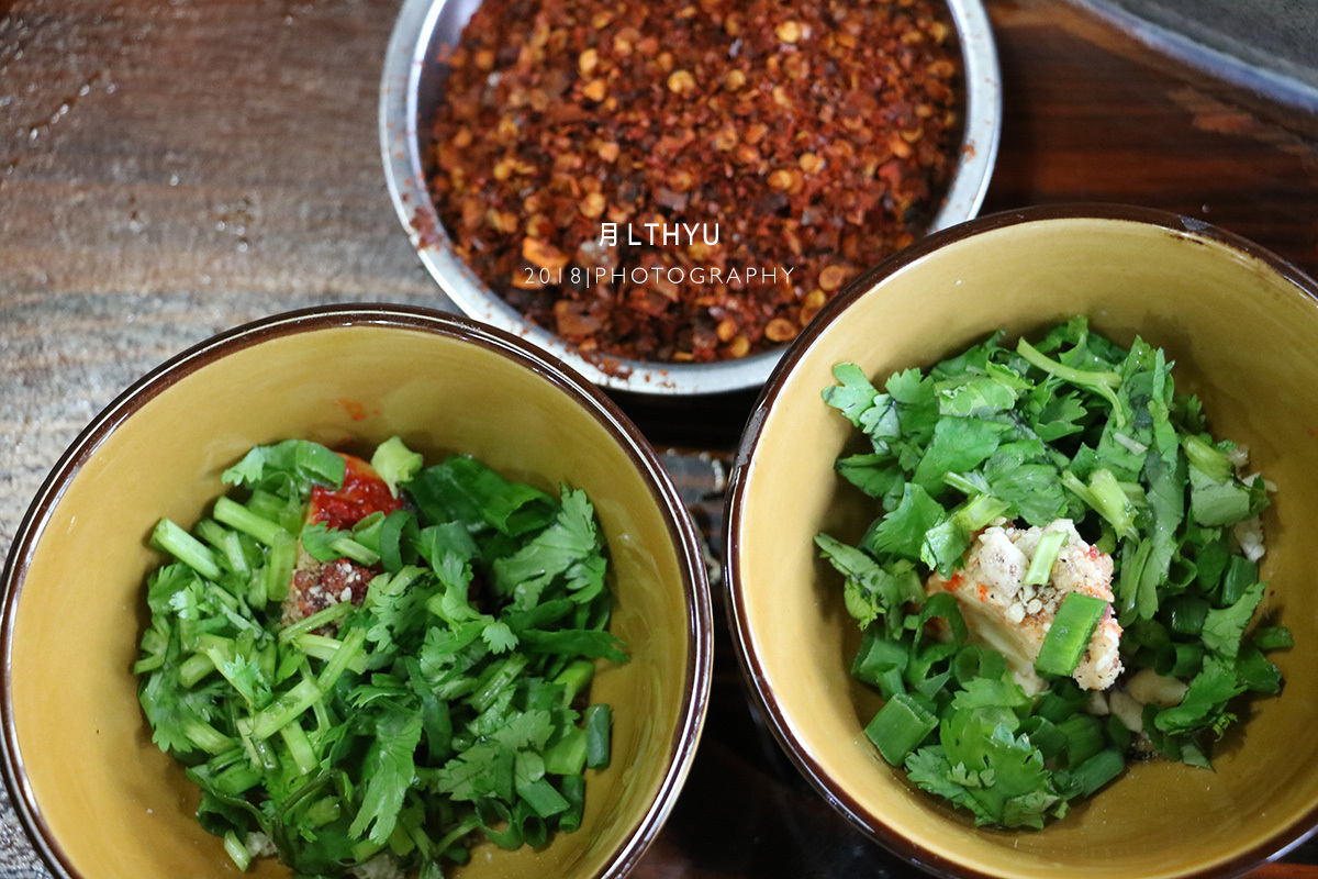 云南汽锅鱼为什么用草帽,云南十八怪草帽当锅盖图