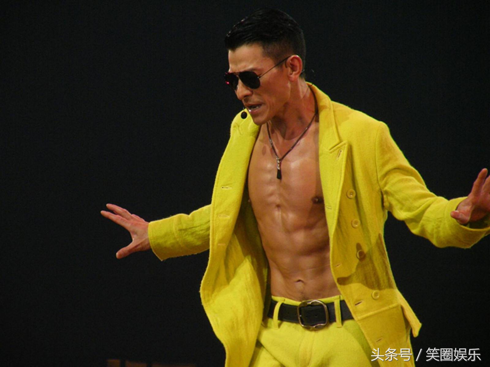 刘德华为什么可以一直红到现在,老梁刘德华为什么红了30多年