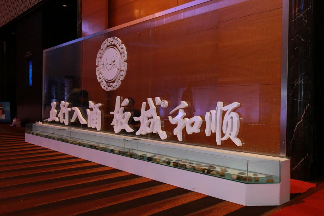 板城和顺1956酒39度跟古8哪个好,板城和顺39度浓香型1956多少一箱