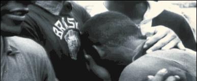 他用双脚让国家停战，这个男人我们等了40年！