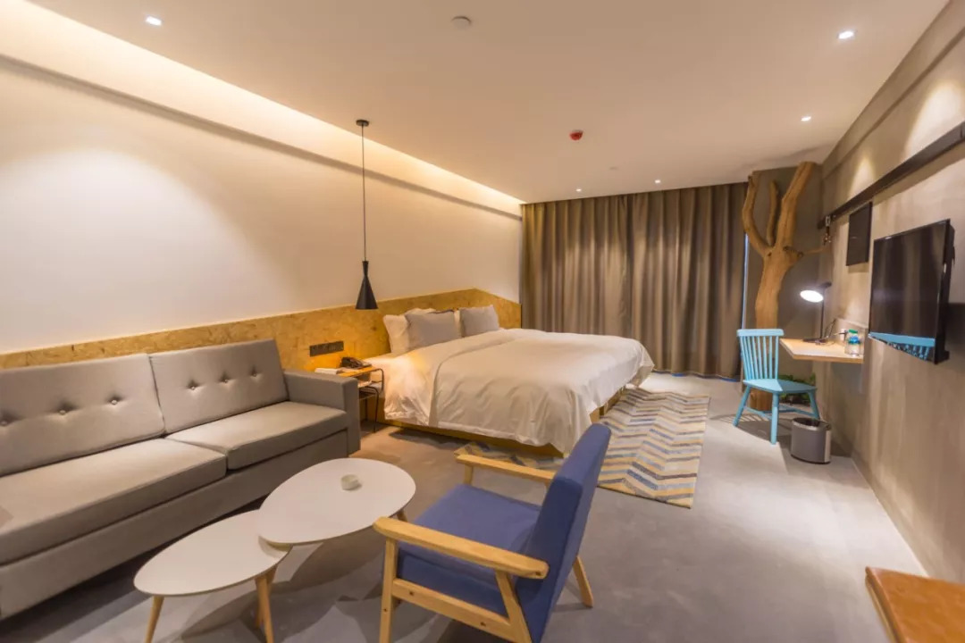 没毕业就创业！这个92年的霸道总裁，3年连开4家酒店口碑爆表，好评率94%