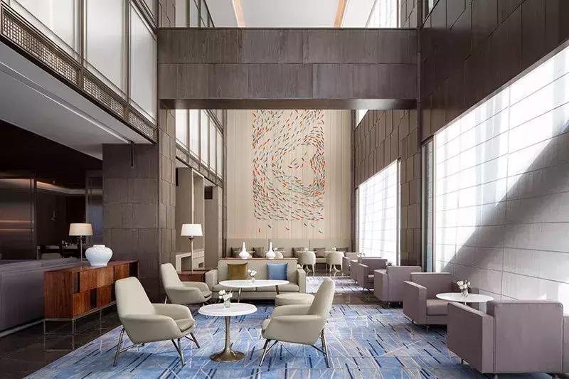 王子饭店曾经的女老板，在北郊盖了栋楼，里面放了1600件瓷器