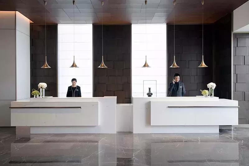 王子饭店曾经的女老板，在北郊盖了栋楼，里面放了1600件瓷器