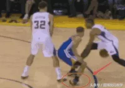 戈登晃断了库里的脚踝 (戈登晃断库里脚踝)