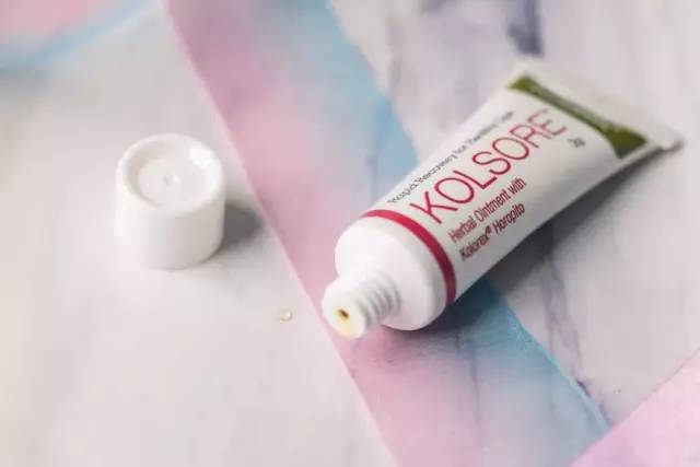 秋冬嘴角干燥、脱皮、发炎？涂点这个，立刻还你幼嫩双唇，让人想要一亲芳泽！