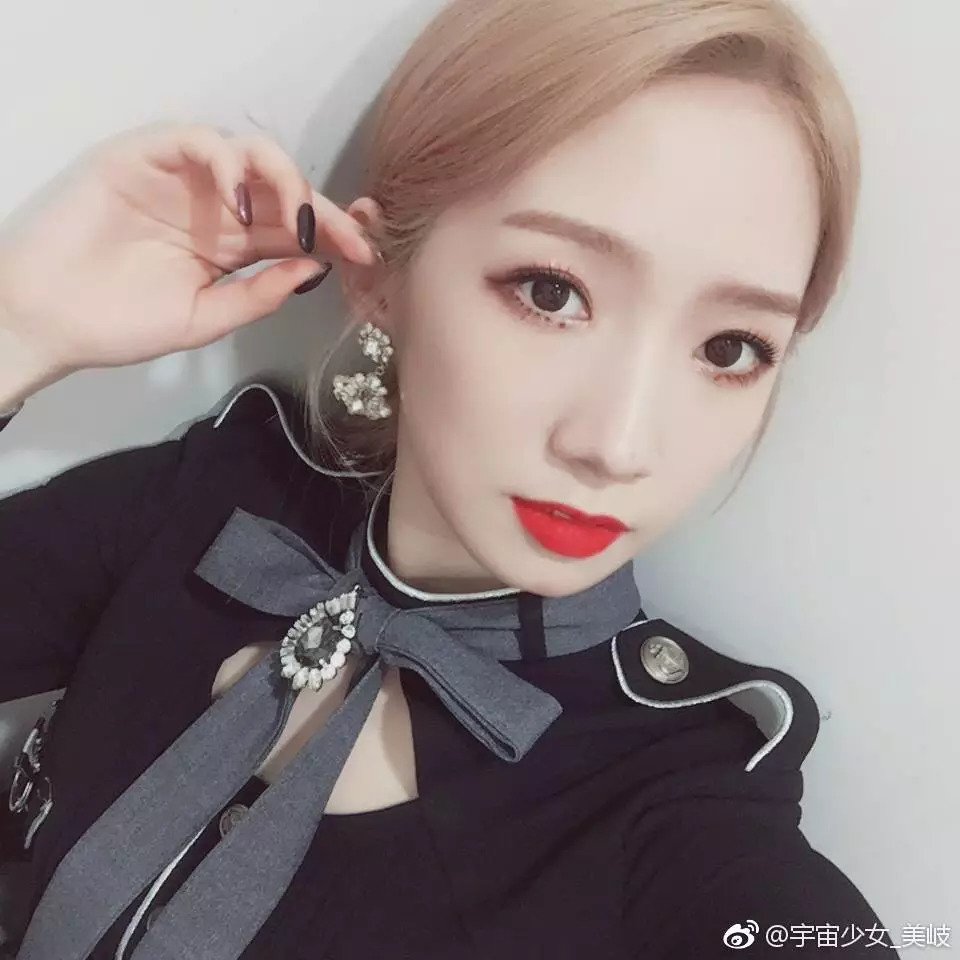 孟美岐眼妆心机不输石原里美,孟美岐直播眼妆