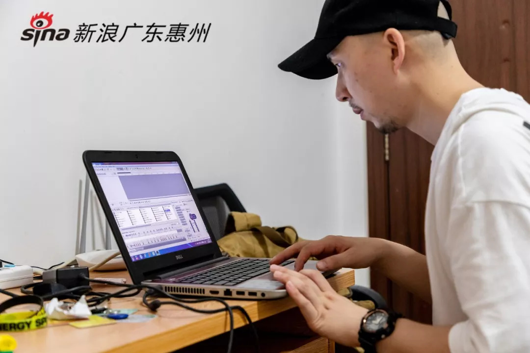 看见第二季06剧情,看到酒吧男生跳舞