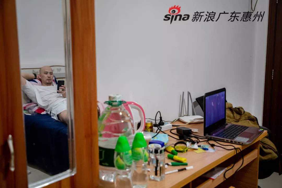 看见第二季06剧情,看到酒吧男生跳舞