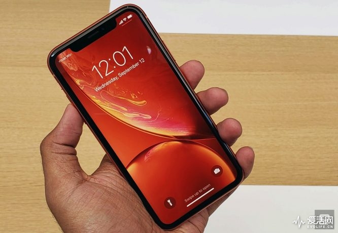 边框能跑马的iPhoneXR后背却是苹果手机的颜值巅峰