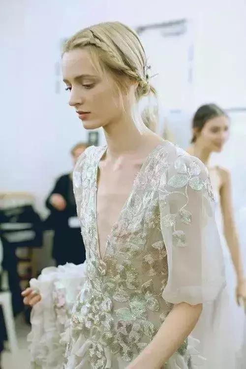 平胸妹子穿什么裙子好看,平胸穿什么类型的裙子更好看