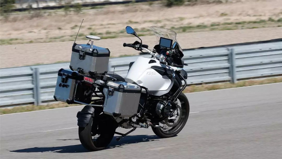 宝马两轮摩托车,宝马最新自动驾驶