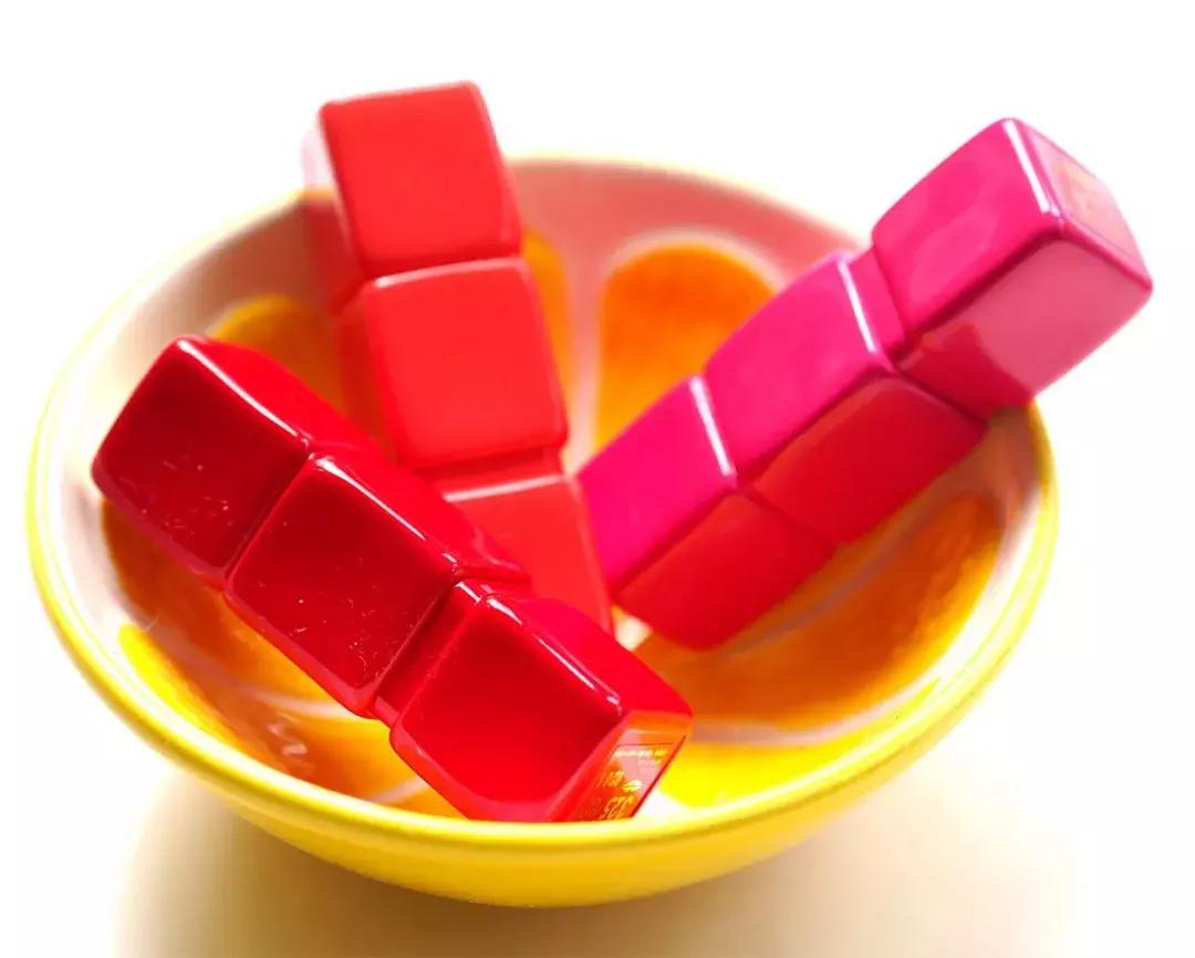 捂好钱包！2018秋冬新品来袭!YSL变方了?Chanel口红出气垫的了